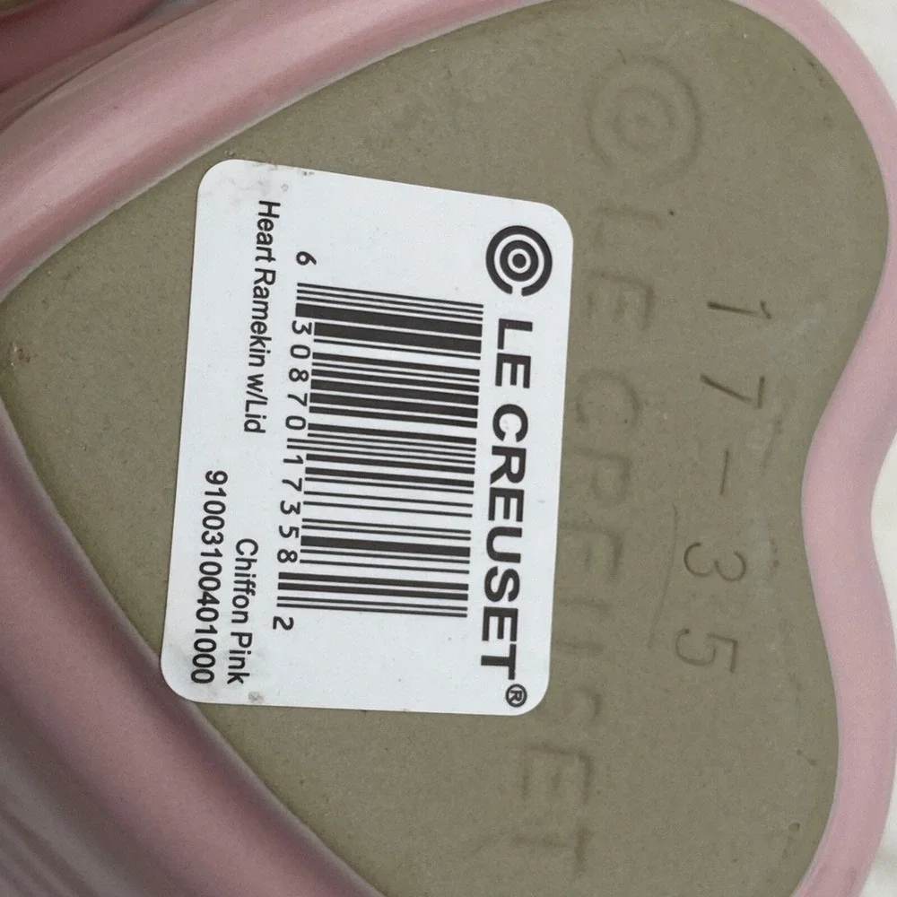 Le Creuset Pink Heart Ramekin Stoneware Individual Serving‎ Casserole or Dessert